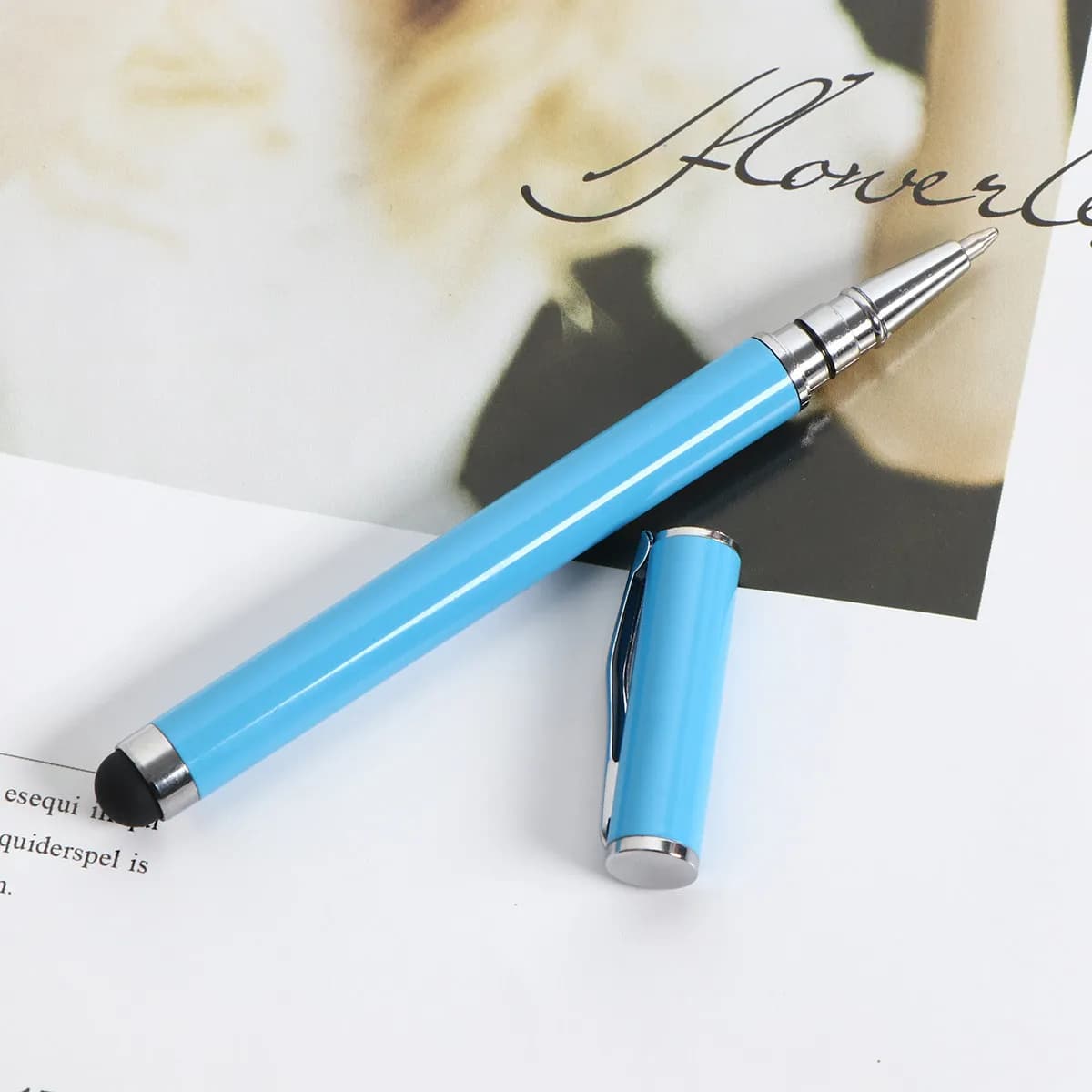 Penna Capacitiva con Punta in Metallo Premium, Stilo per Touchscreen per Smartphone e Tablet, Strumento per Scrivere e Disegnare, Finitura Liscia, Blu Cielo