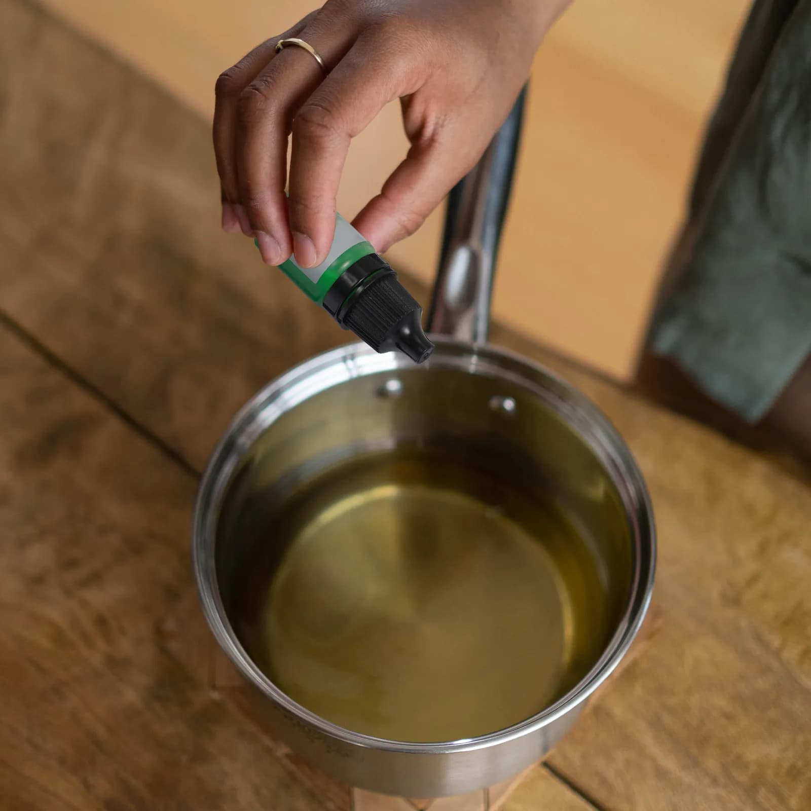 Colorante Concentrato Senza Solventi per Resina, 24 Pigmenti Liquidi Sognanti per Arte in Resina Epossidica Fai-da-Te, Unghie, Argilla Polimerica, Telefono