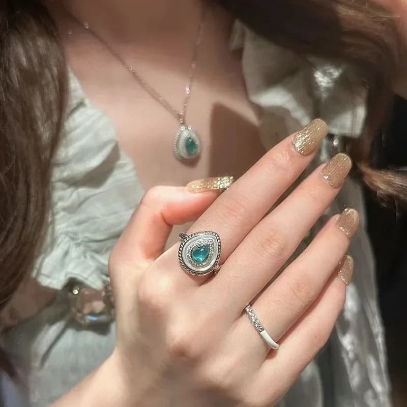 Set di gioielli in argento 925 con gocce d'acqua con gemme blu oceano, orecchini con collana squisita di lusso leggera Fritillaria bianca per anello da donna
