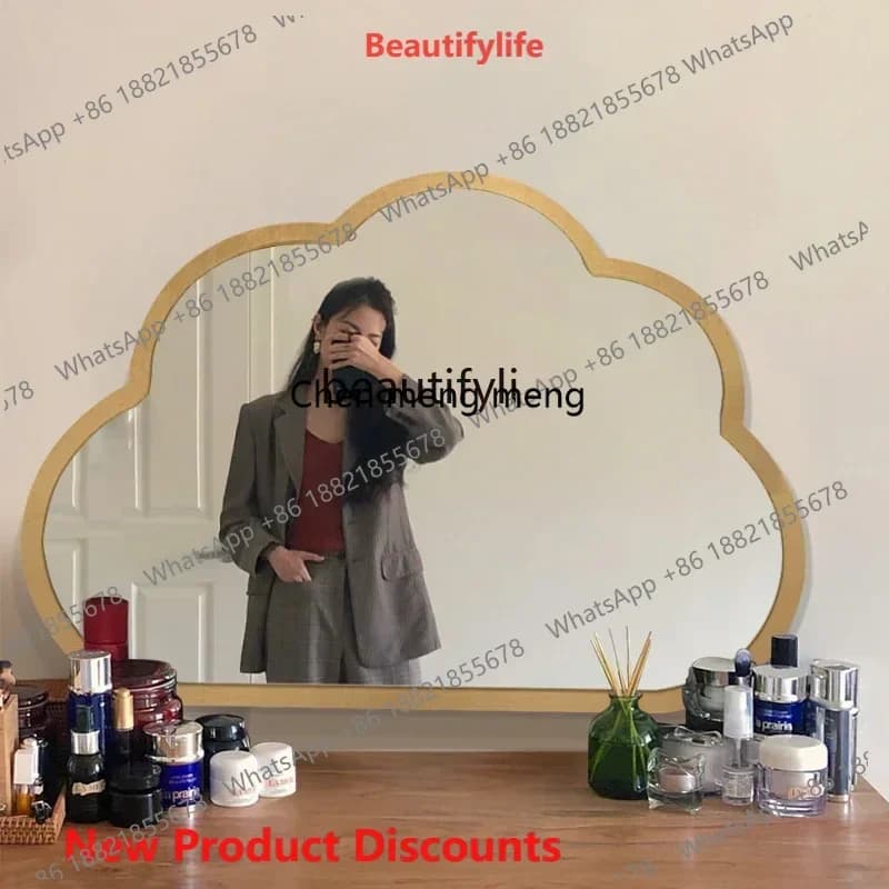 Specchio a forma di nuvola europea semplice e speciale, specchio da camera da letto per ragazza, specchio da trucco con luce LED, specchio da bagno a forma di nuvola bianca.