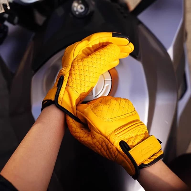 Autumn Winter Motorcycle Gloves Men Waterproof Thermal Insulated Leather with Touchscreen for City Commuting and Long Tours