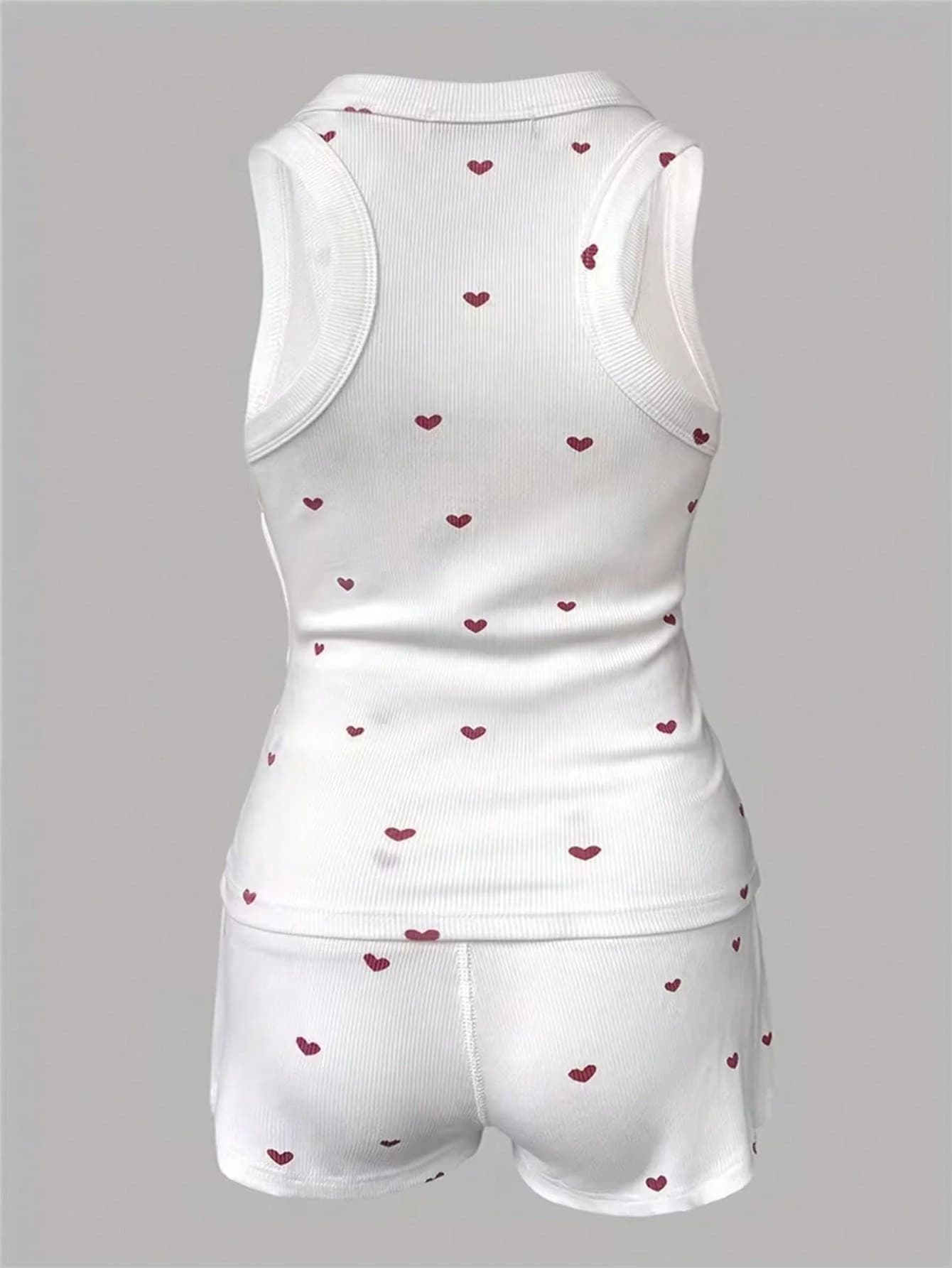 Set lounge con canotta senza maniche e pantaloncini bianchi con stampa a cuori a coste