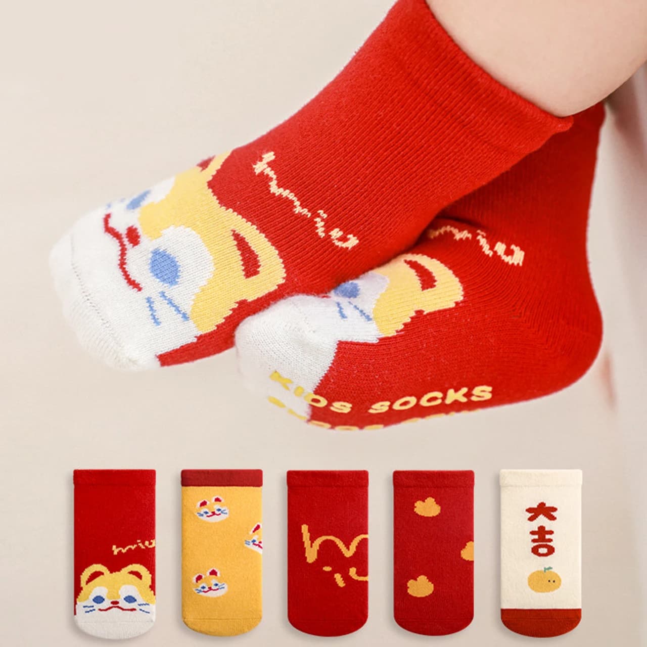 Autunno Inverno Calzini in maglia per bambini Capodanno Calze lunghe rosse Addensare cotone Calzature calde per bambini Calzino antiscivolo per neonato 0-1 anni