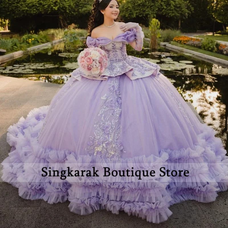 Abiti Quinceanera lucidi color lavanda con spalle scoperte Applique con perline di fiori Abito in tulle a strati con tulle per feste di compleanno dolce 16