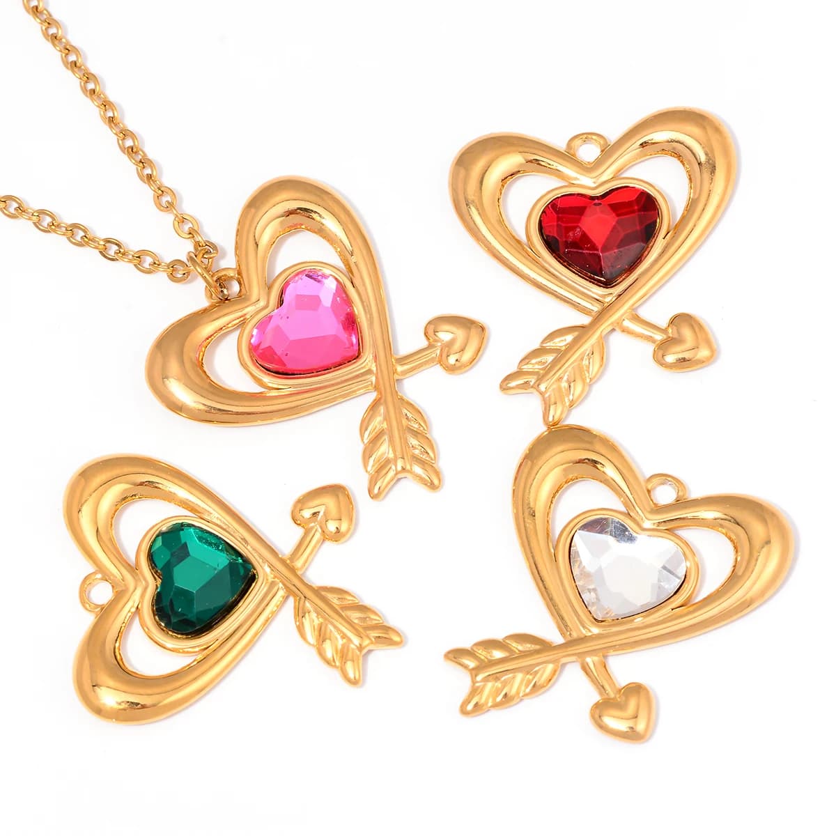 4 pezzi di ciondoli a forma di cuore in acciaio inossidabile placcati oro 18 carati con cristalli a forma di freccia, per la creazione di gioielli fai da te, accessori e forniture.