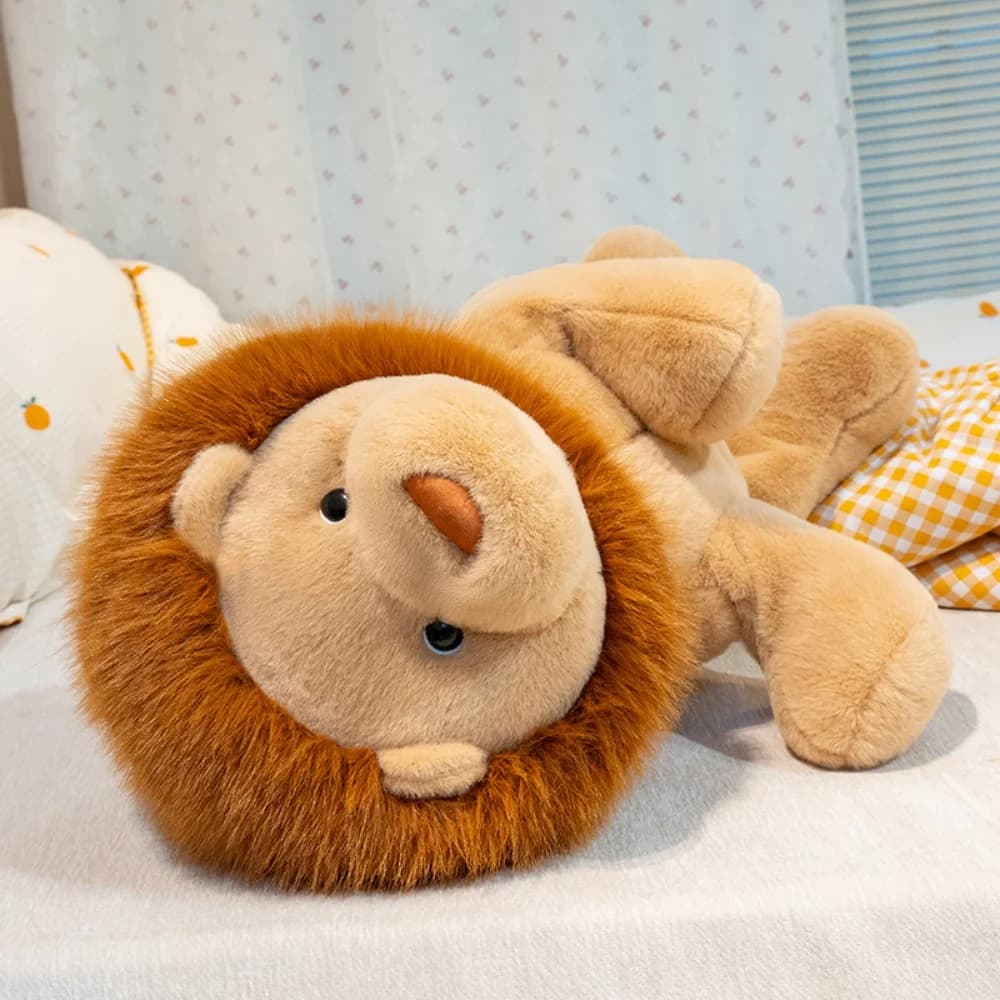 Capelli soffici Leone Peluche Cartone animato seduto o sdraiato Animale di peluche Animale coccoloso Re leone Decorazione della stanza delle bambole