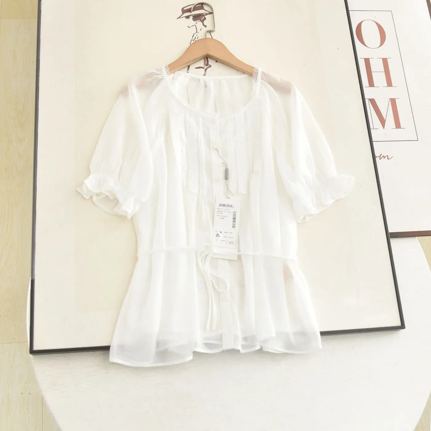 Camicetta Elegante Estiva 2026 da Donna in Chiffon Bianco con Pizzo, Collo Rotondo, Vita Stretta e Effetto Snellente, Traspirante
