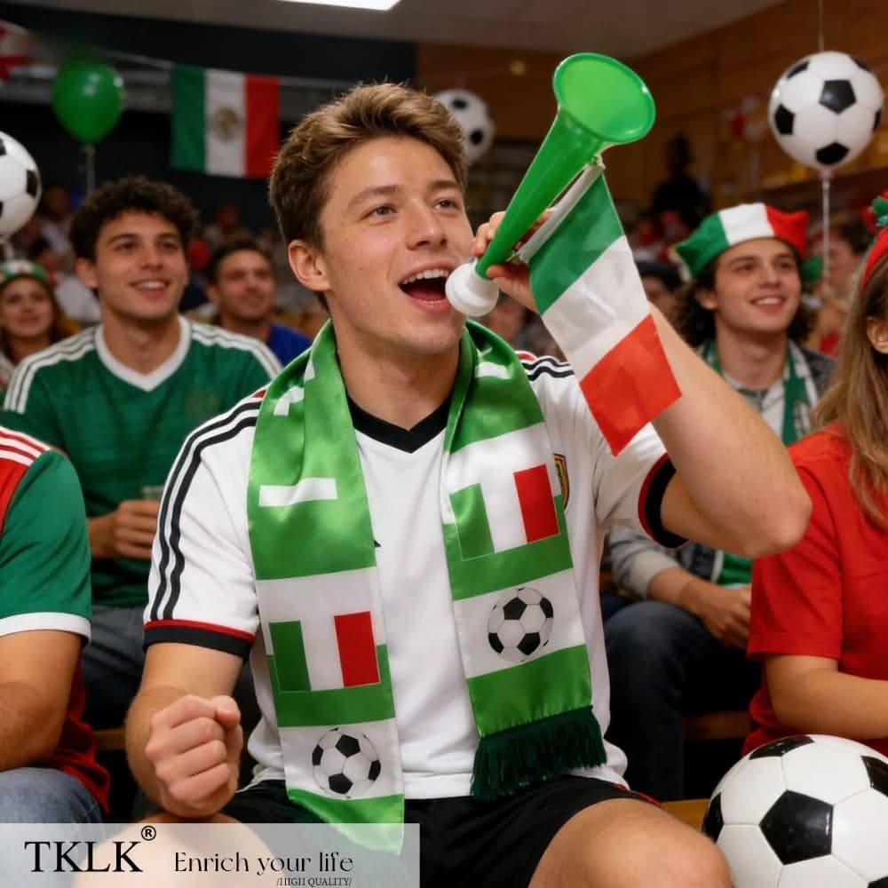 Set da 5 Pezzi Multi-Elemento per Tifosi di Calcio - Fischietto, Sciarpa Nazionale, Bacchette Sonore, Bandiera a Tromba, Bandiera per Tifo
