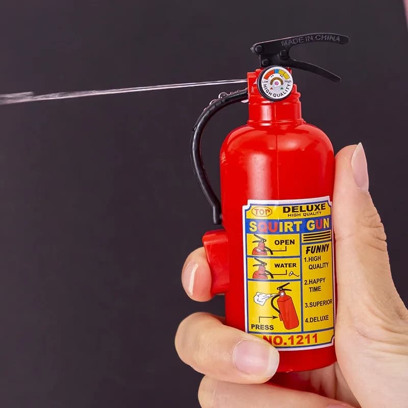 Mini pistola ad acqua bambino divertente Mini estintore giocattoli intera persona scherzo giocattolo bambini vigili del fuoco puntelli professionali
