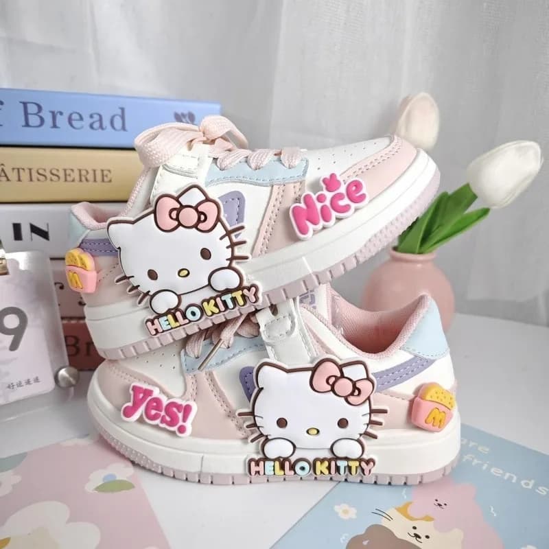 Merchandise Sanrio Hello Kitty Kuromi Sneakers Primavera/Autunno con Chiusura a Strappo, Adorabili Combinazioni di Colori, Regalo Sorpresa