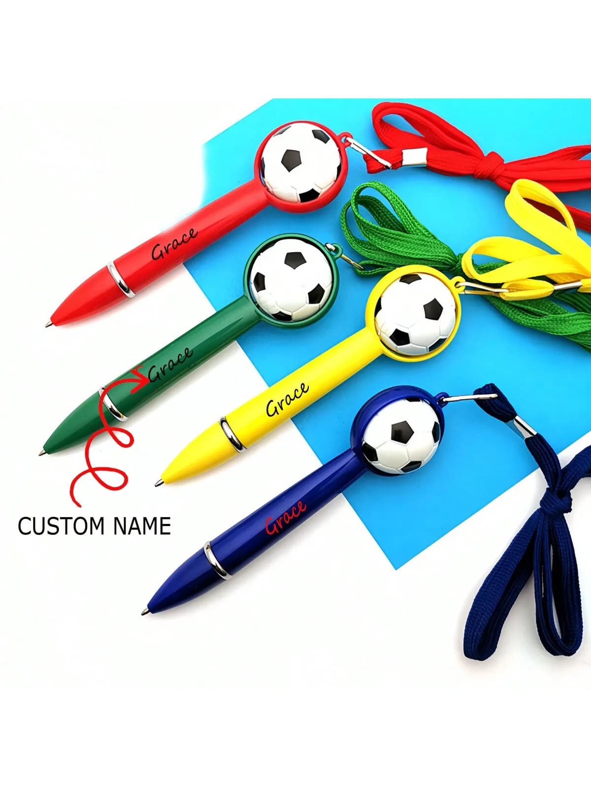 Penna a sfera creativa con cordino personalizzabile con disegni di palloni da calcio e lettere, cordino avvolgibile, penna da collo e idea regalo per la cancelleria