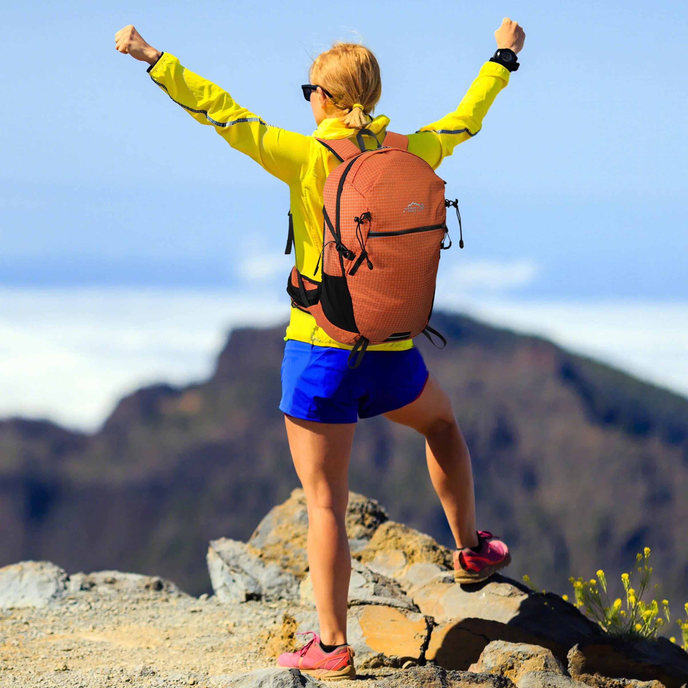 Water backpack, 25 litre trekking backpack, water backpack for men and women, light water bag, suitable for hiking