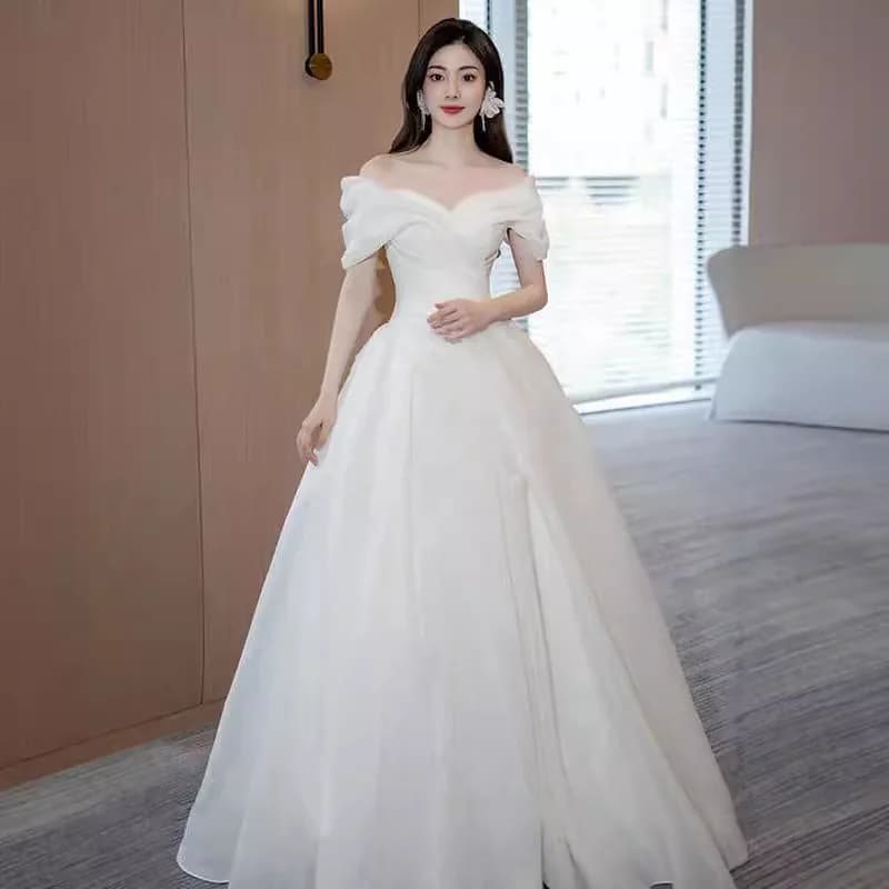 Abito da Sposa Leggero Stile Francese 2026, Nuovo Modello Monospalla in Raso, Taglie Grandi, Semplice per Cerimonie all'Aperto, Ideale per Foto di Viaggio