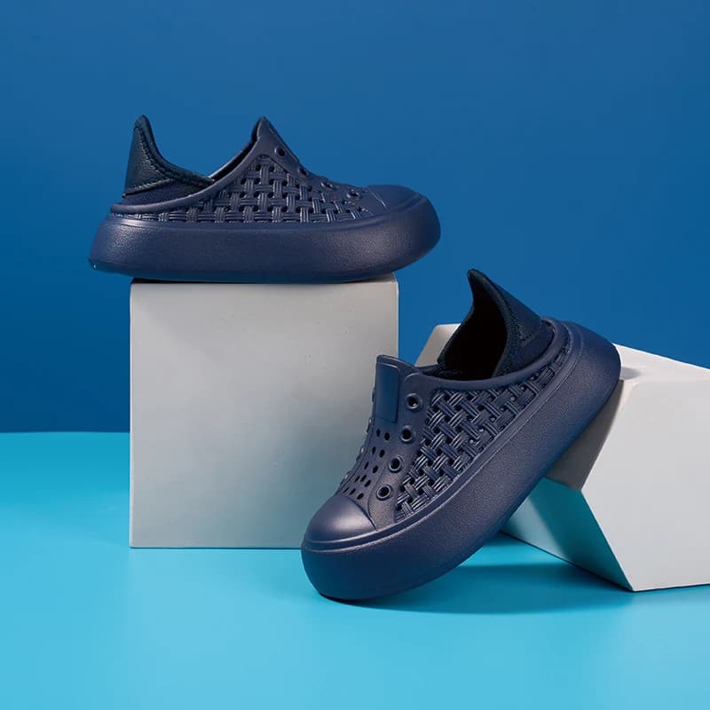 Le scarpe estive per bambini a tinta unita con suola spessa sono adatte per l'uso all'aperto e sono traspiranti.LJ-8061