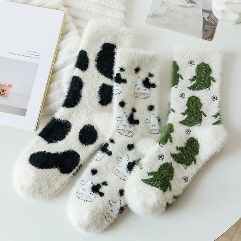 Calzini di peluche di visone con stampa di mucca di dinosauro carino Calzini da donna a tubo centrale in velluto corallo caldo per ragazza Calzino da pavimento per pantofola termica invernale