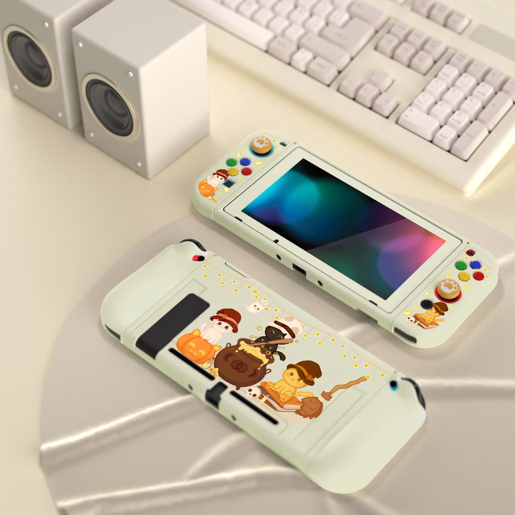 PlayVital ZealProtect Custodia protettiva morbida per Nintendo Switch con impugnature per pollice e protezione per lo schermo - Triplets Pumpkin Cats