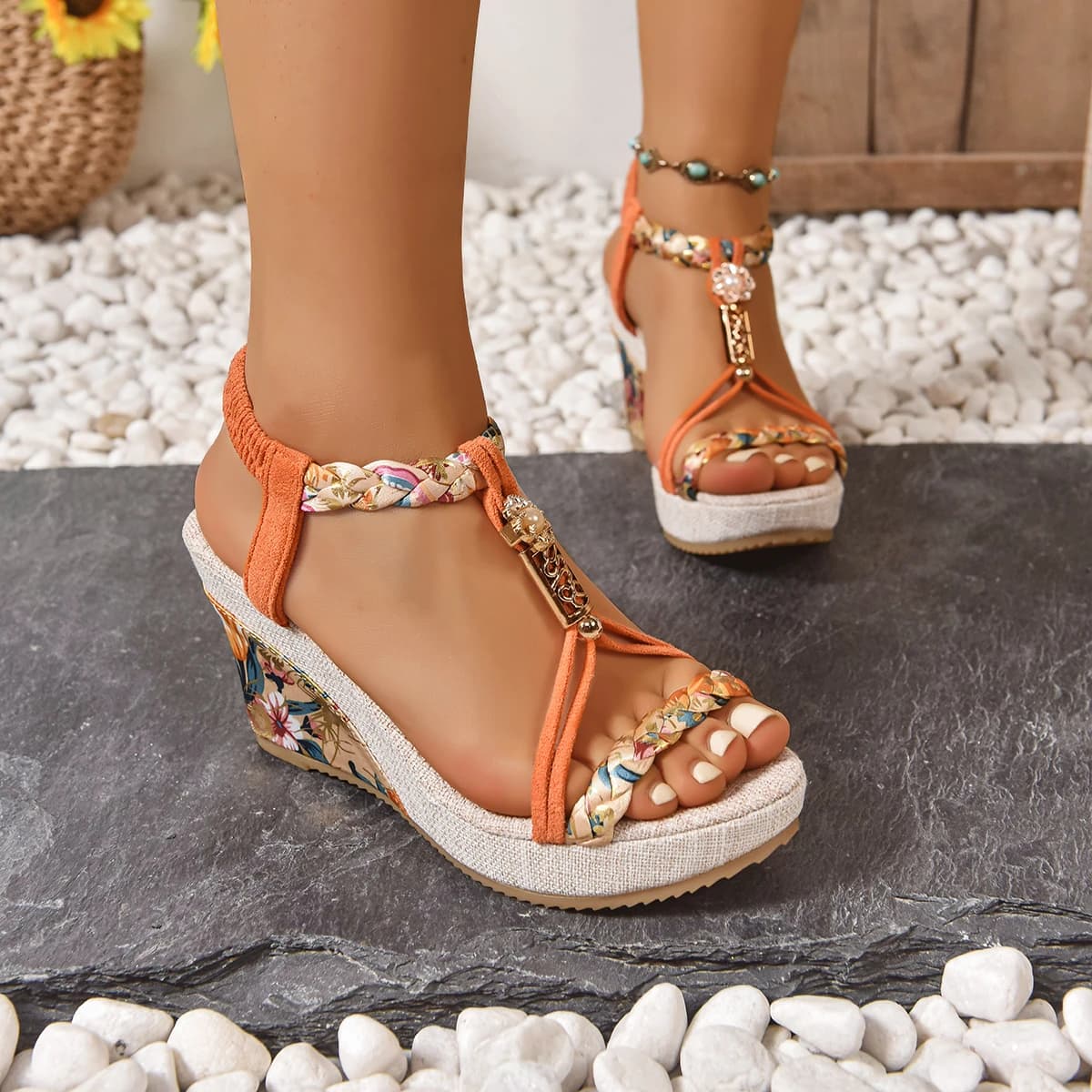 Nuovi Sandali Estivi 2026 con Zeppa Floreale Patchwork, Scarpe da Donna Bohemien Intrecciate con Strass e Punta Aperta, Stile Pastorale, Scarpe Romane da Vacanza