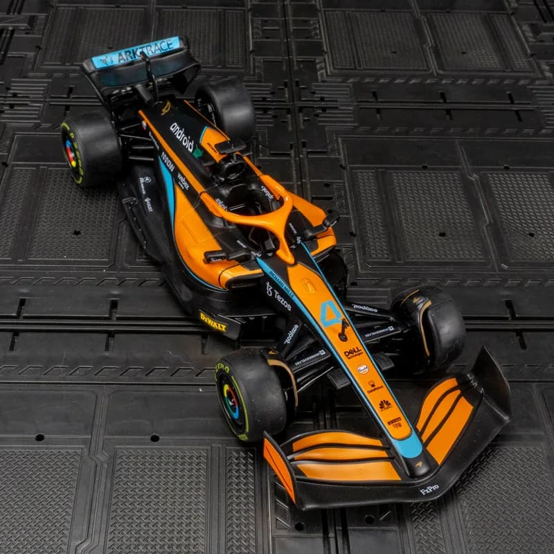 Modellino auto Rastar 1:24 McLaren F1 MCL36 in lega, auto da rally, adatto per collezionismo e può essere regalato.