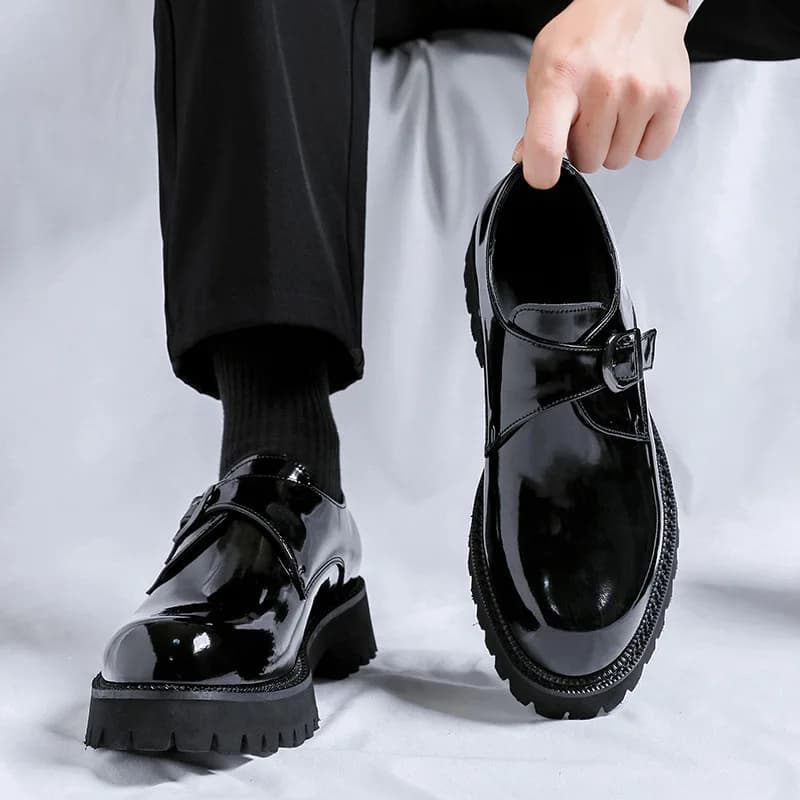 Scarpe da monaco di moda da uomo nero elegante scarpe con plateau in pelle verniciata abito da festa di nozze mocassini traspiranti calzature da gentiluomo