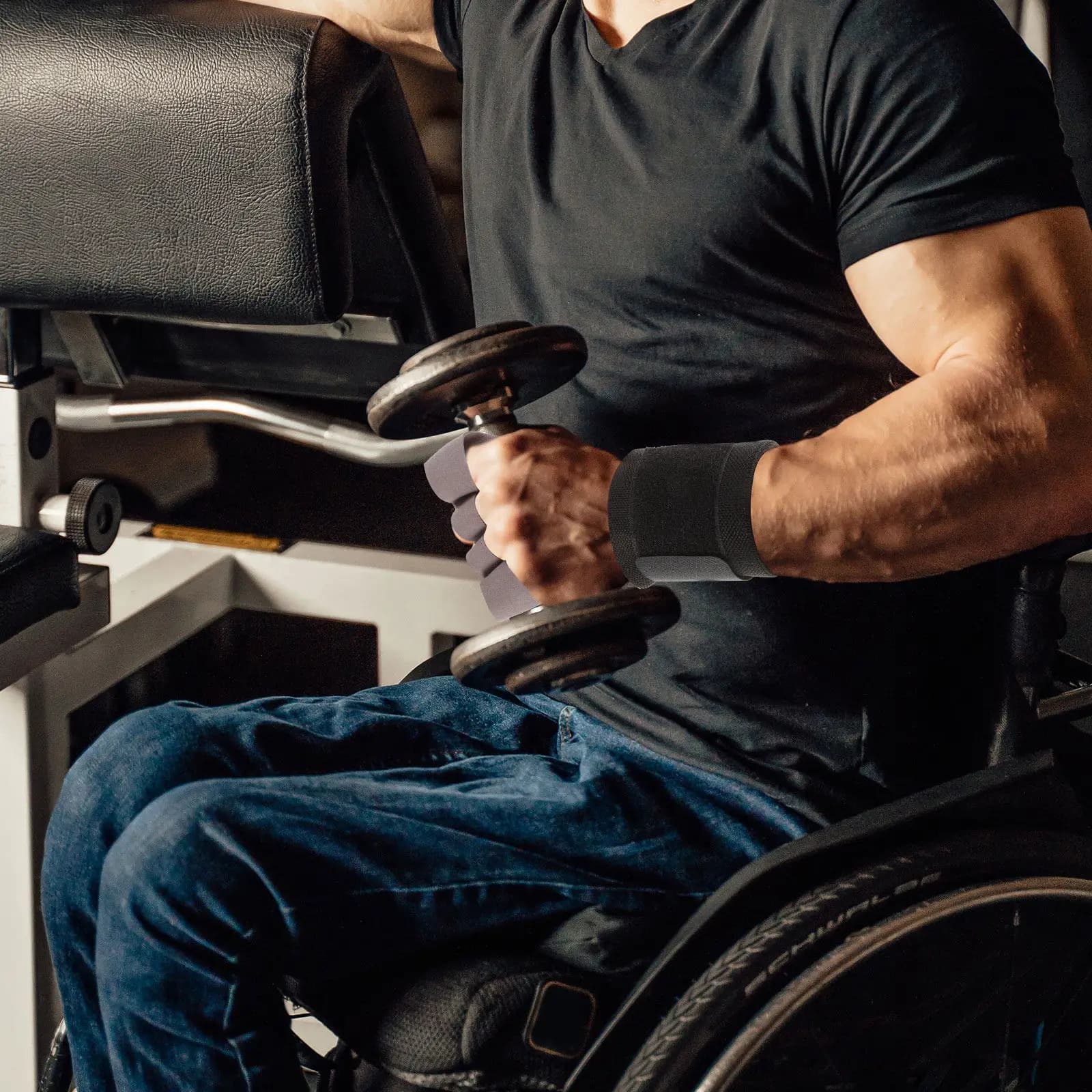 1 paio di guanti fitness a mezze dita, traspiranti e resistenti, con presa antiscivolo per allenamento in palestra e sollevamento pesi