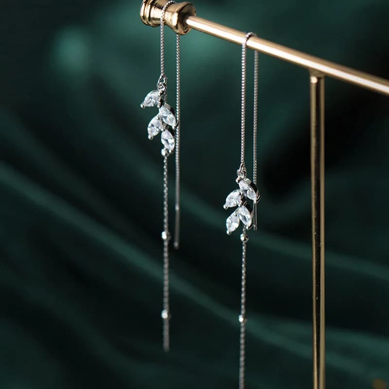 Orecchini a foglia da donna di nuova moda Squisito mini set di gioielli con zirconi cubici Orecchini coreani con ciondolo nobile
