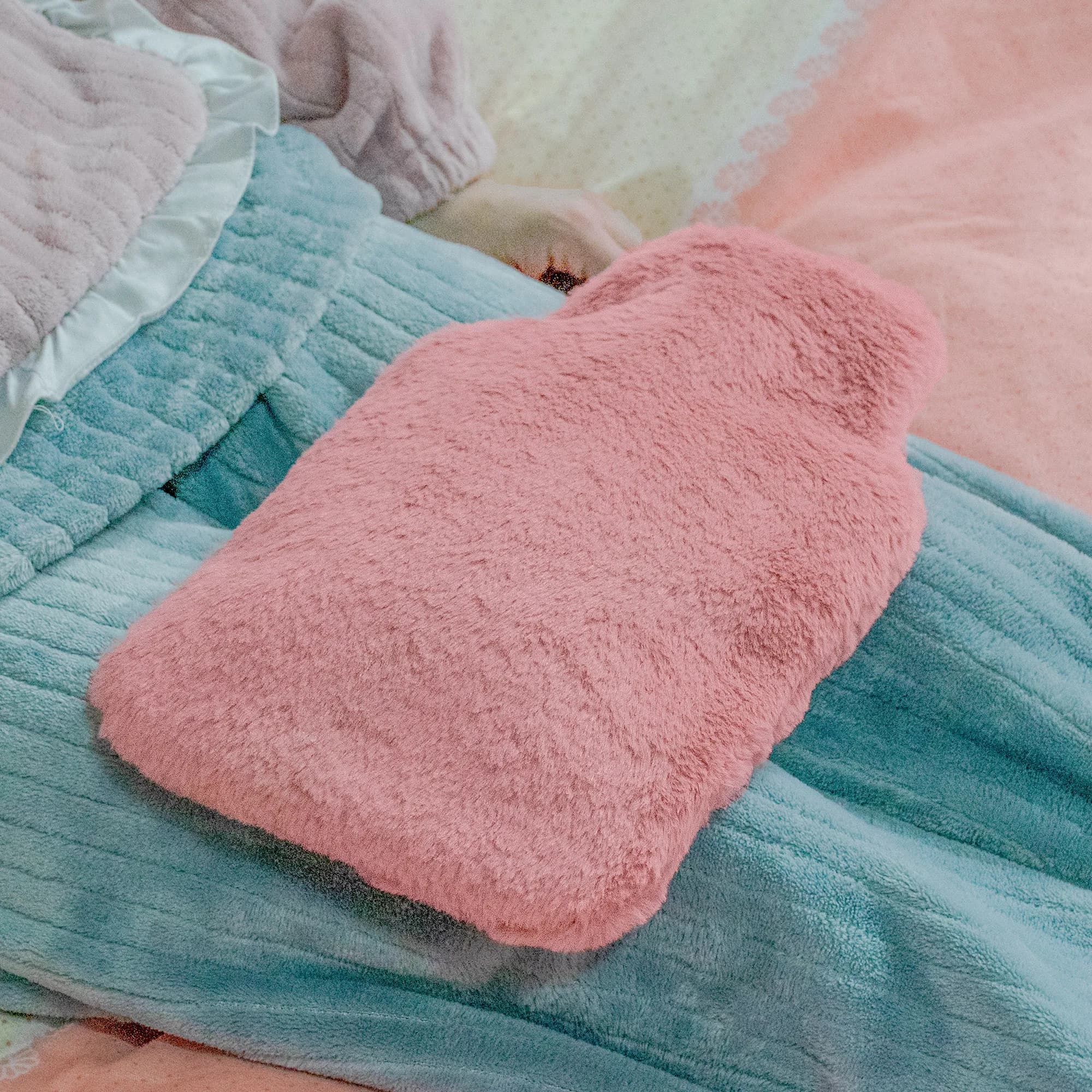Reusable hot water bottle with removable cover – PVC rubber scales for winter, home, bed, office
