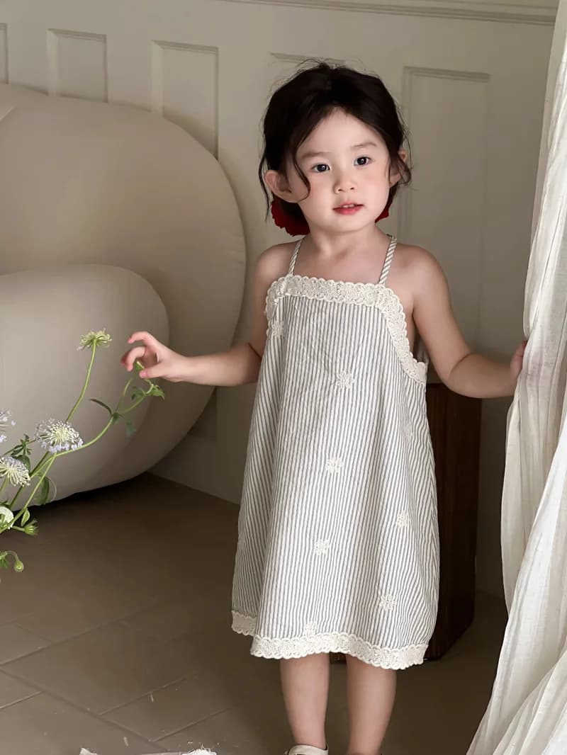 2025 Estate nuove ragazze casual a righe fionda abito fiore ricamo bambini senza maniche abito da principessa per ragazze vestiti per bambini