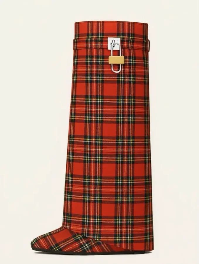 Stivali da squalo con lucchetto rosso natalizio da donna sexy Zeppe scozzesi di Capodanno Stivali alti al ginocchio con punta a punta Scarpe da festa di design di lusso