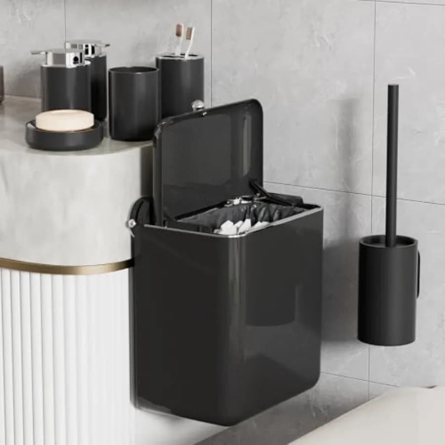 Set da Bagno 7 Pezzi con Cestino a Ventosa da Parete - Kit Organizzatore Salvaspazio con Spazzola per WC, Dispenser di Sapone Liquido e Schiuma