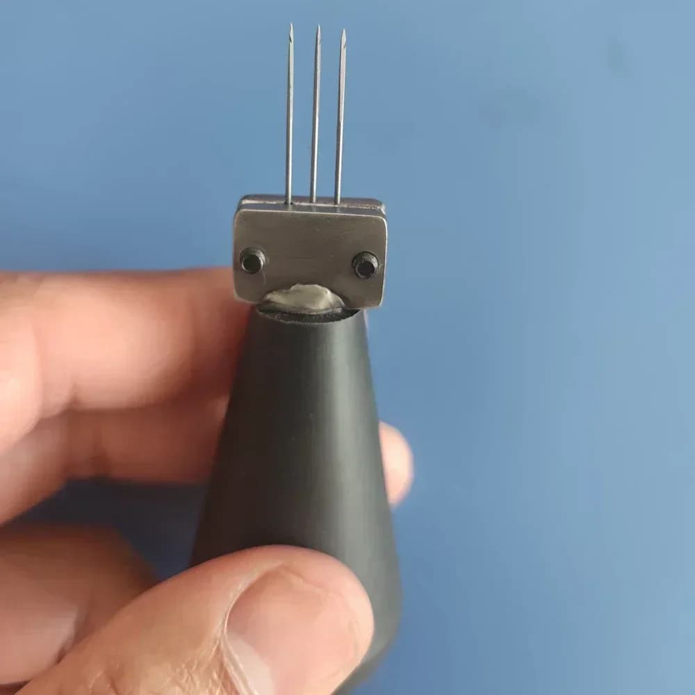 Strumento di ventilazione per ciocche di capelli multi-aghi per sollevare l'iniezione dei capelli su parrucchino a base di poliestere e silicone