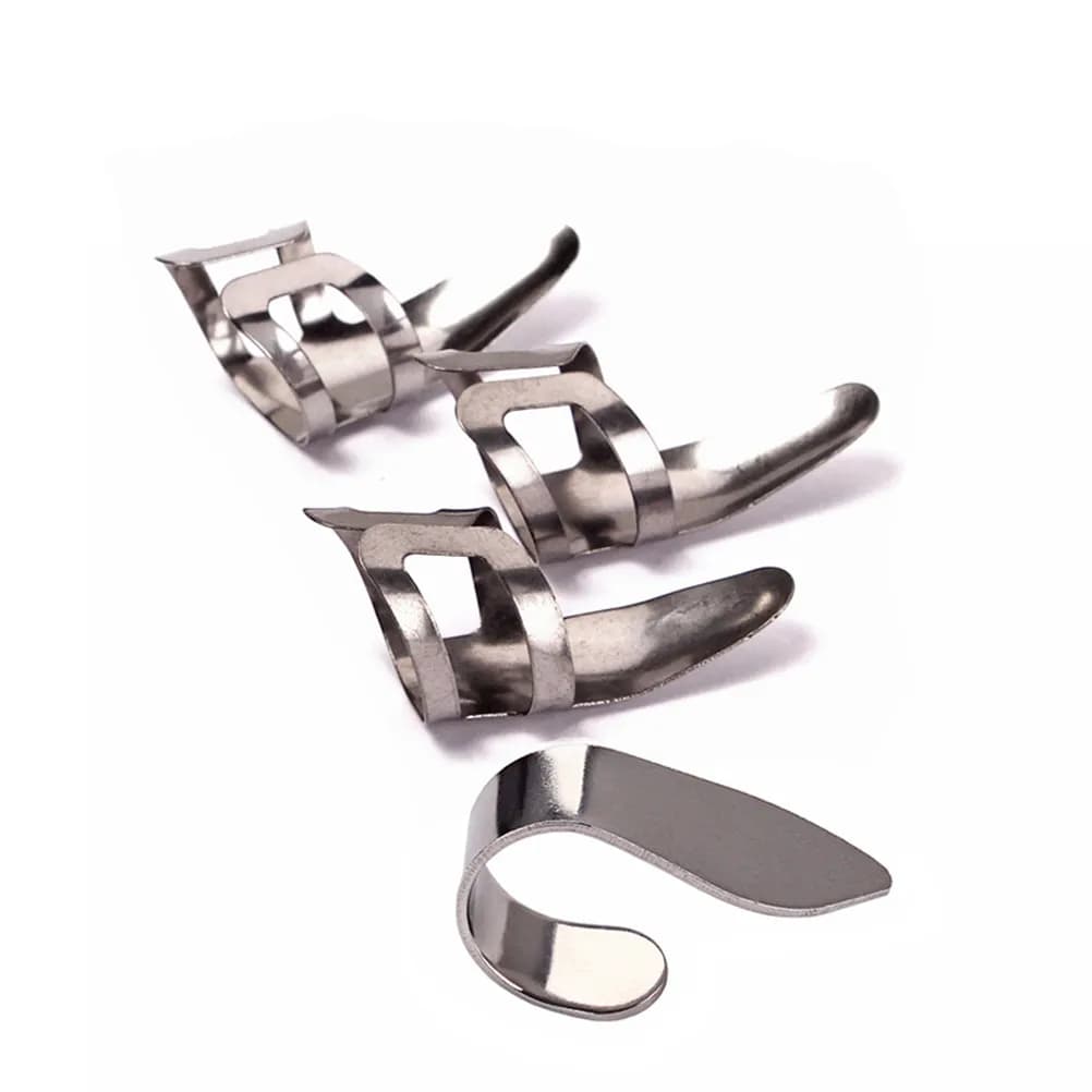 Set di 4 Plettri per Dita in Acciaio Inossidabile Argento per Chitarristi, Controllo Migliorato e Precisione nel Suono per Chitarra Acustica ed Elettrica