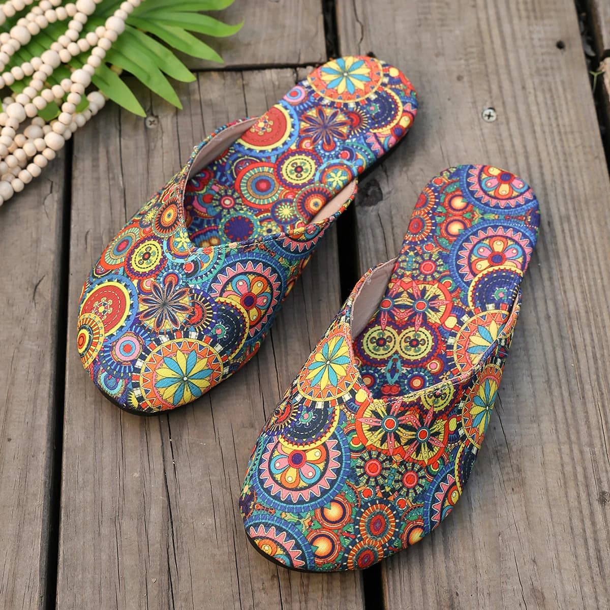 Women Ethnic Floral Print Closed‑Toe Mules Flat Lightweight Bohemian Summer Beach Vacation Casual Slip‑On Slipper Shoes