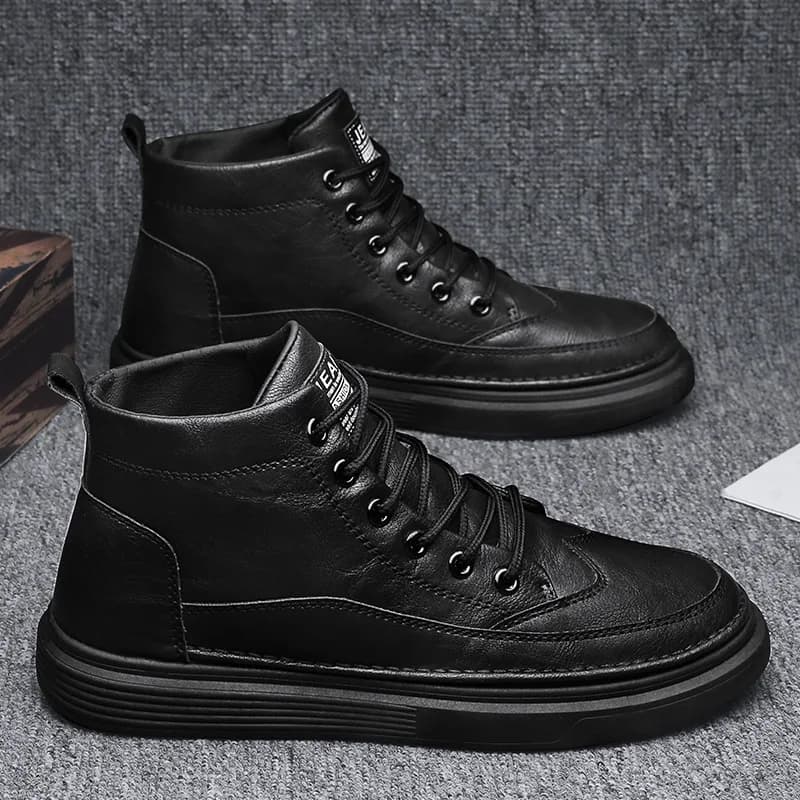 Scarpe nuove da uomo Autunno Stivali alti da uomo in stile britannico Stivaletti casual alla moda Scarpe da lavoro in pelle nera con suola spessa