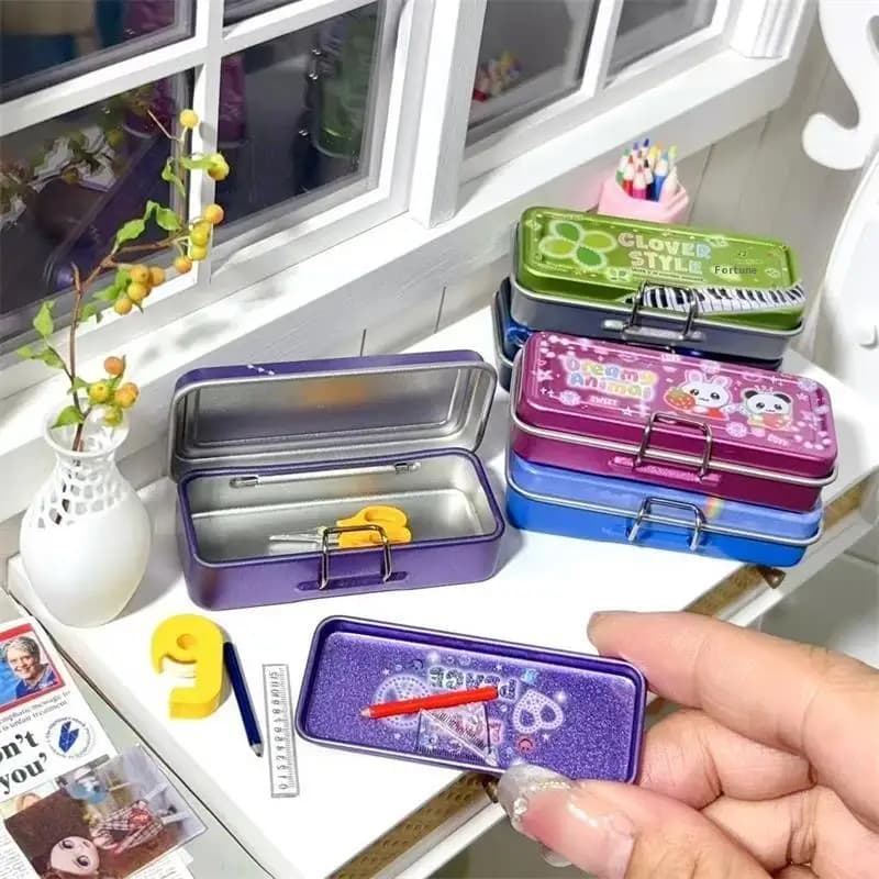 Astuccio in ferro per giochi di finzione, modello per casa delle bambole, doppio strato con penna, righello, forbici, nastro adesivo, decorazione micro paesaggistica.