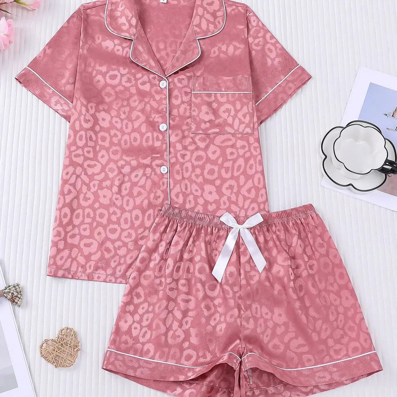 Pigiama Estivo da Donna in Seta Ghiaccio, Set con Colletto a Risvolto e Tasche, Stampa Leopardata Jacquard, Maniche Corte e Pantaloncini, Morbido Abbigliamento da Casa