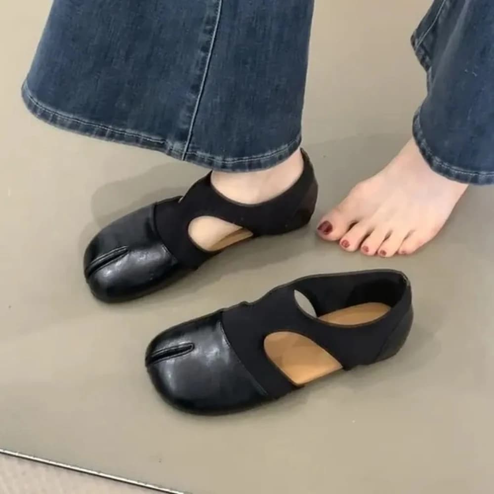 Scarpe Vintage Tabi Mary Jane da Donna, Ballerine con Punta Divisa, Design in Pelle Nera Traforata, Suola Morbida Comoda per Uso Casual