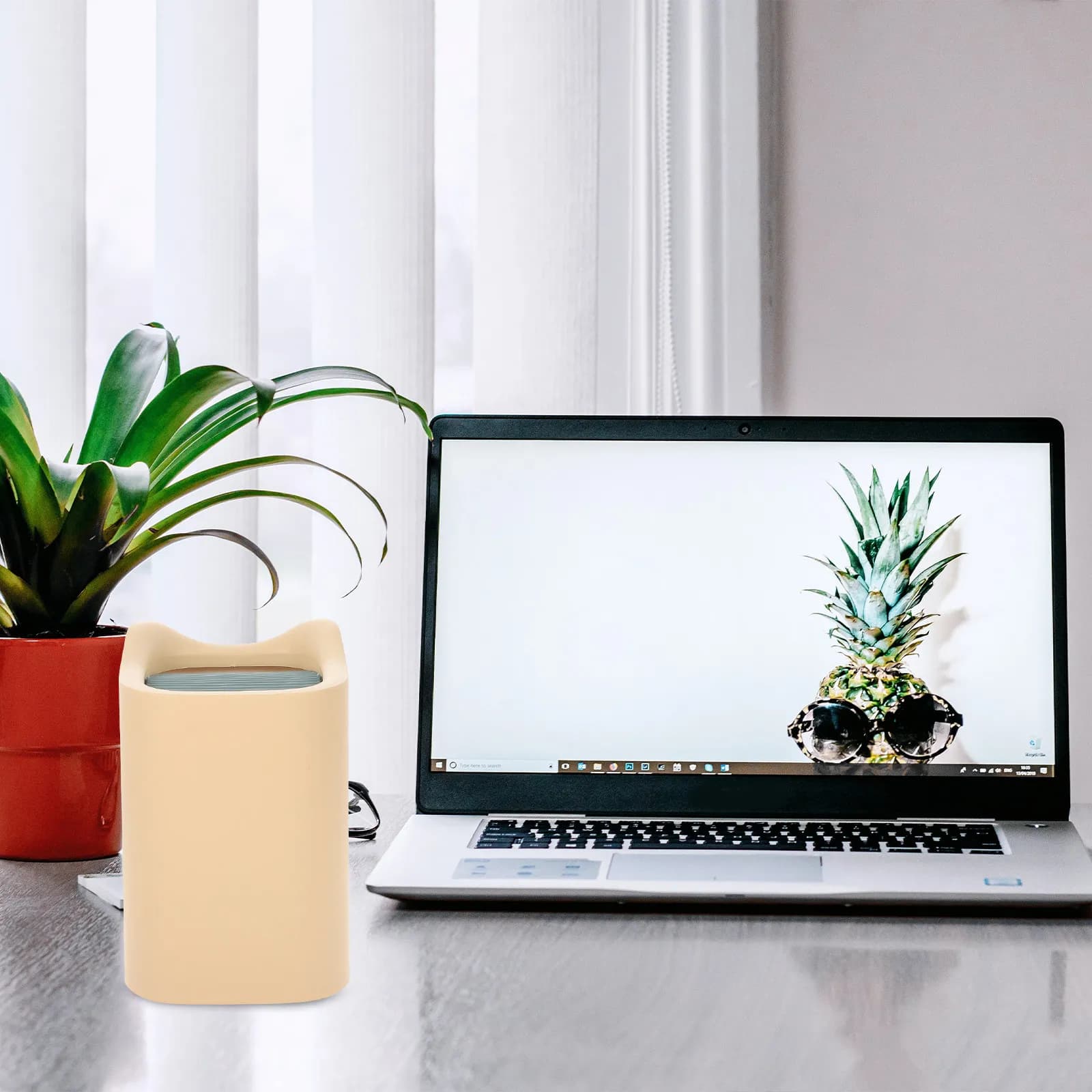 Modern Tiny Garbage Bin Small Trash Can with Lid Chic Tabletop Wastebasket for Beauty Sponges Tissues Cotton Swabs Countertop
