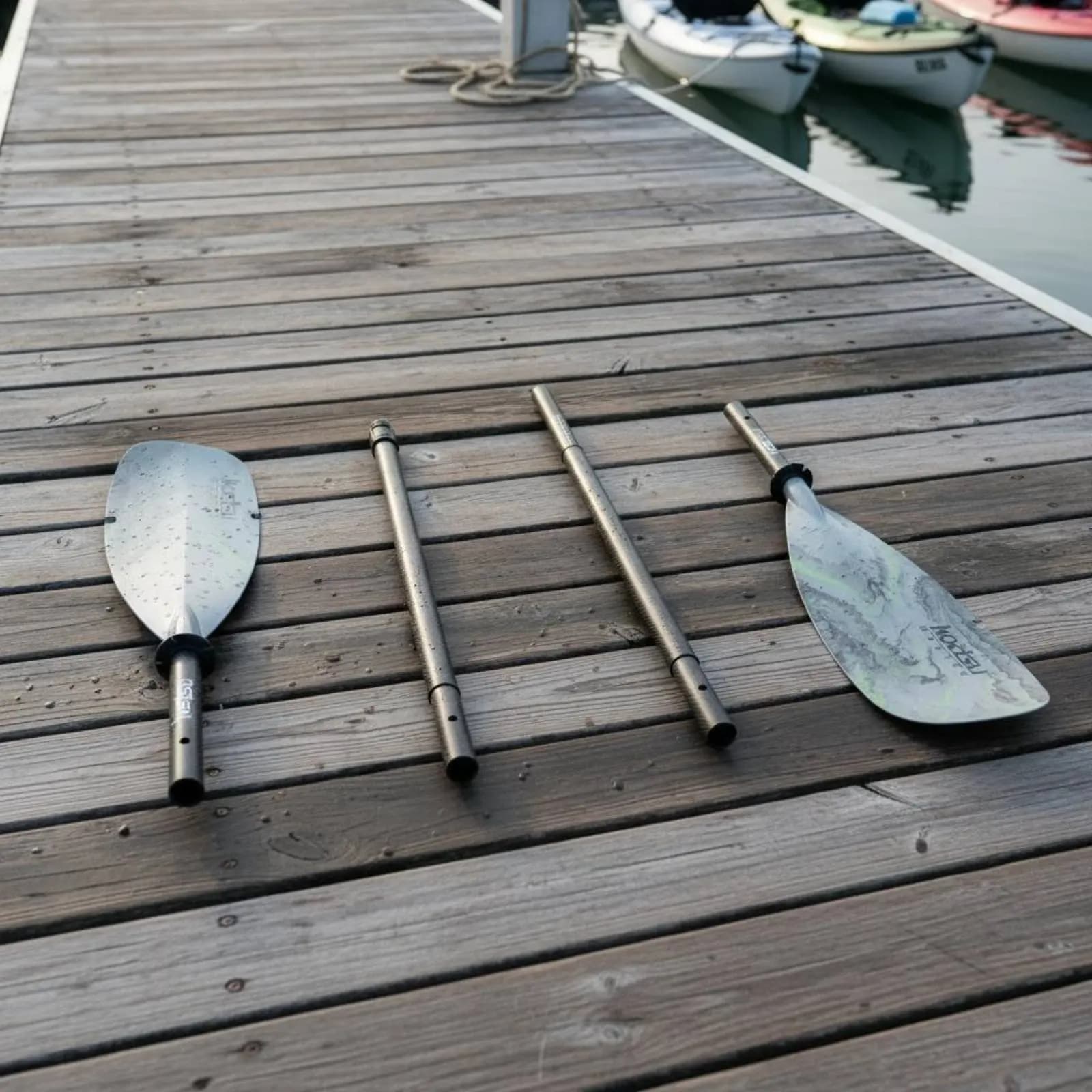 Pagaia da Kayak a Doppia Lama con Design Marmorizzato, Pagaia in 4 Pezzi con Lunghezza Regolabile, Anelli Anti-Acqua per Viaggi