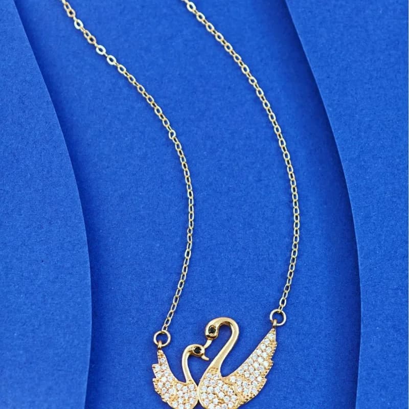Collana con doppio cigno in rame placcato oro vero e micro-incastonatura di diamanti, a forma di anatra mandarina, catena da clavicola da donna