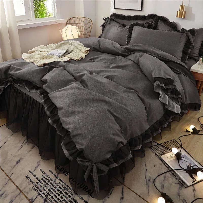 Set di biancheria da letto principessa nera di lusso Kawaii gonna letto lenzuolo federa moda ragazza copripiumino 4 pezzi decorazione della casa
