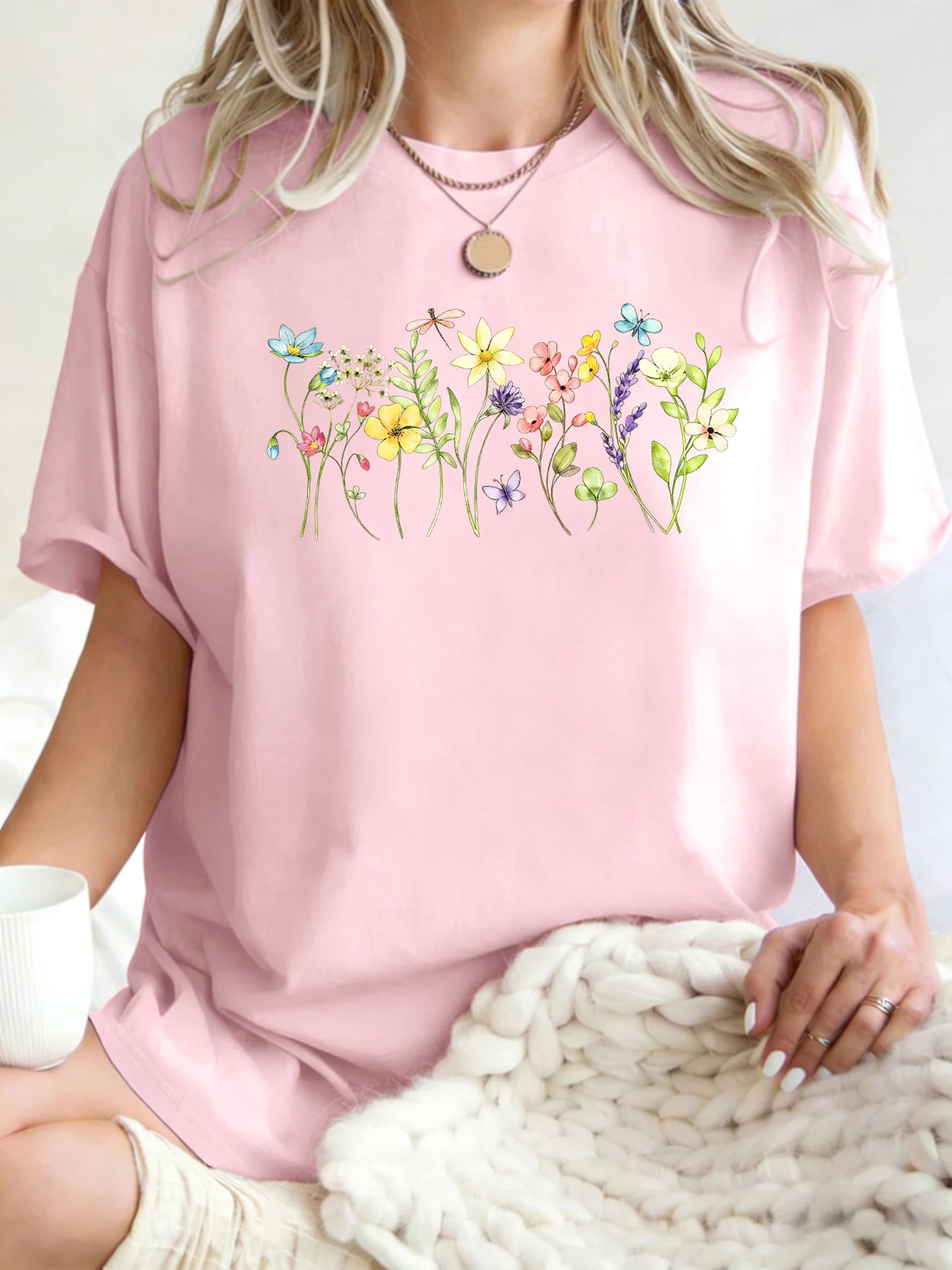 Flowers Attract Dragonflies Design Women T Shirts Hip Hop Crewneck T-Shirt Cotton Summer Clothes Casual Oversize Y2K Sportswear