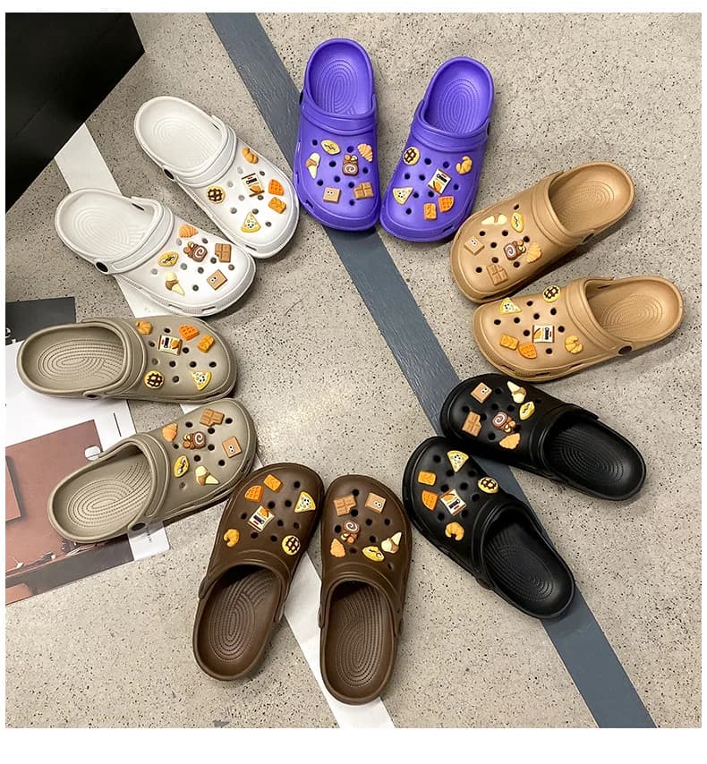 Cartoon cute hole shoes women's nurse summer 2026 new breathable baotou beach outdoor seaside cool slippers