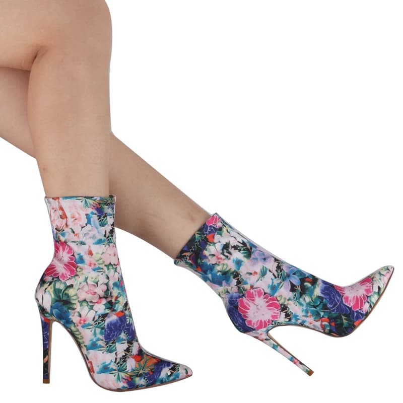 Stivaletti da donna elasticizzati con tacco a spillo e punta affusolata, modello slip-on, con decorazioni floreali primaverili