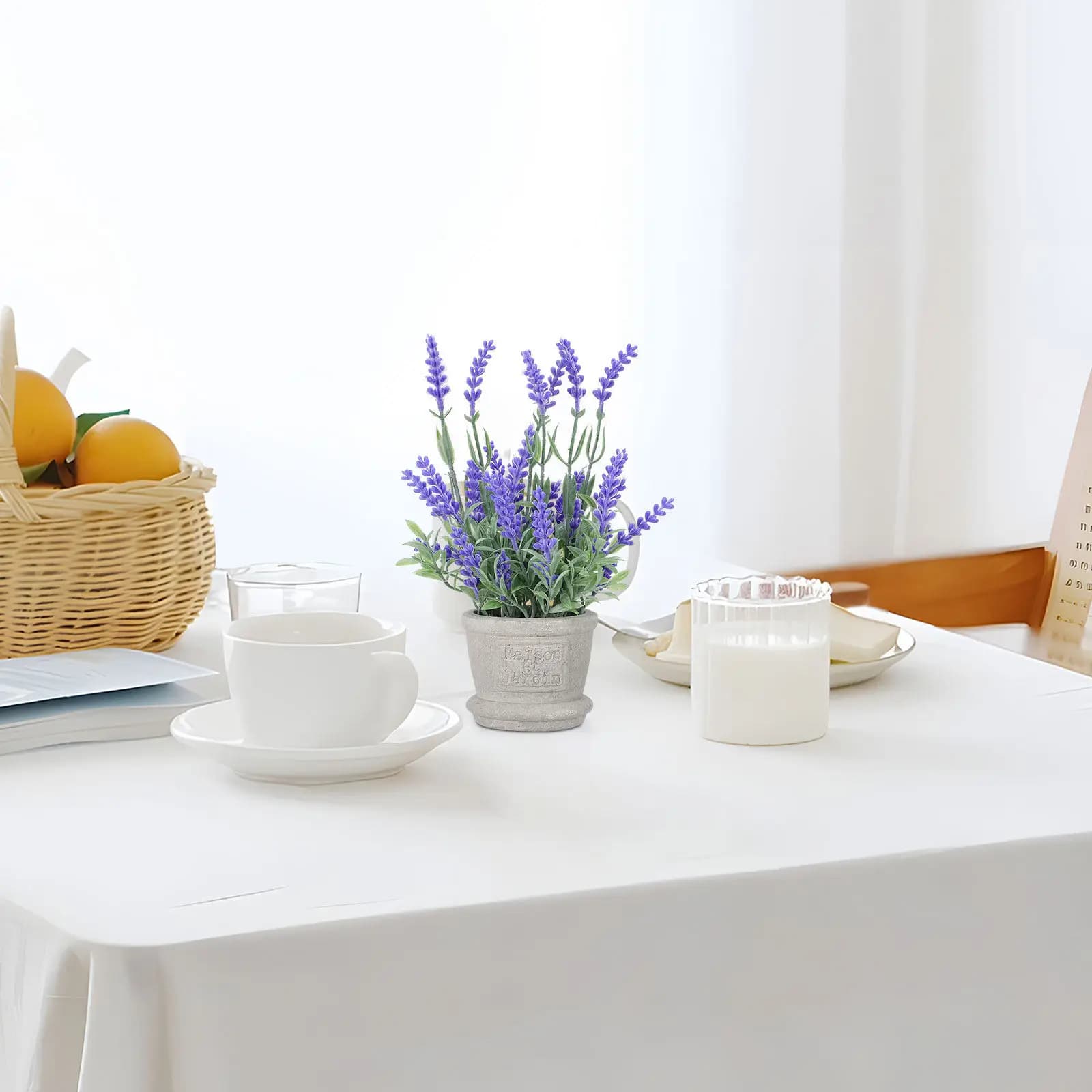 Pianta di Lavanda Artificiale Realistica in Vaso di Plastica Viola, Decorazione per Casa e Ufficio, Relax e Comfort per gli Occhi