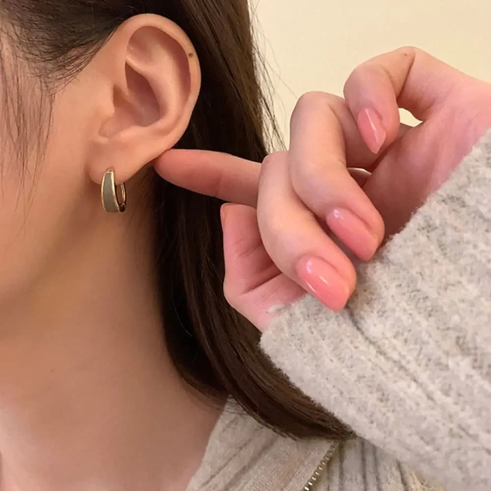 Orecchini a Cerchio da Donna in Stile Francese, Design alla Moda, Orecchini a Cerchio Piccoli (Huggie) Smaltati, Orecchini a Bottone in Stile Coreano