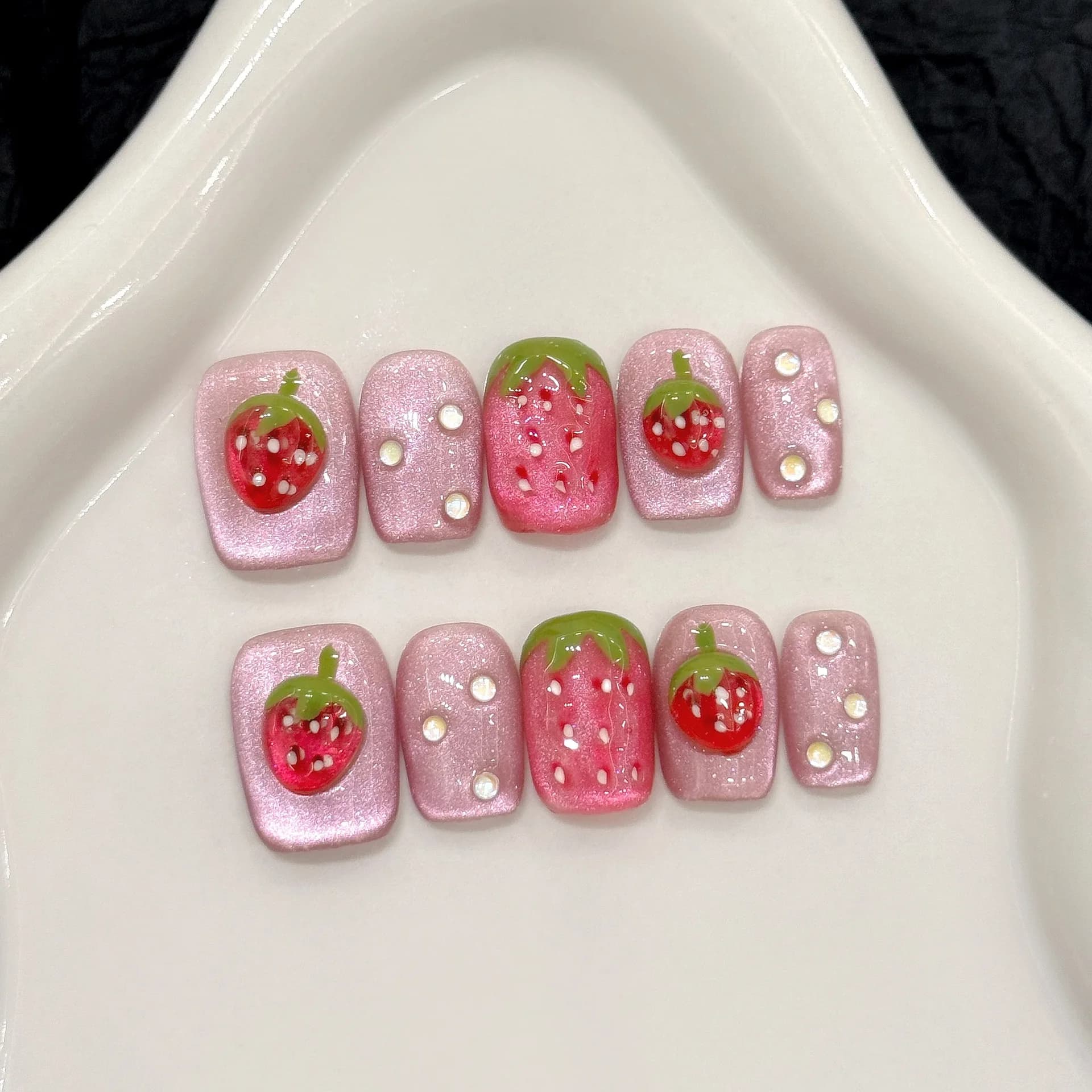 10 pieces handmade print on 3D nails decoration strawberry fake nails for girl wearable short pink cat eye nail tips fake