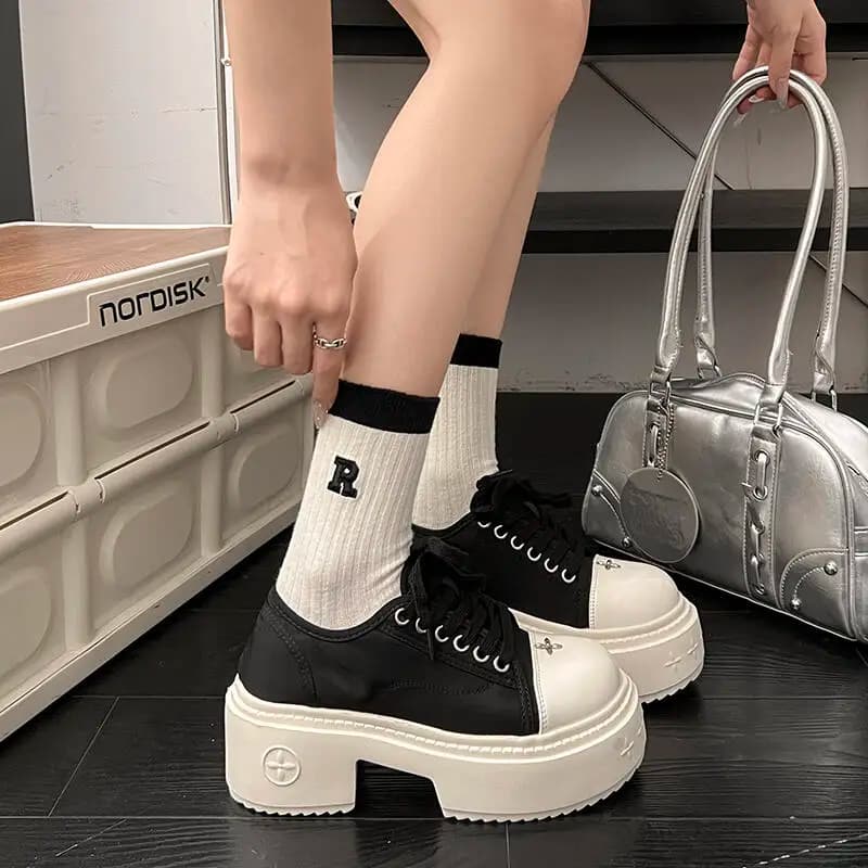 Mocassini con tacco alto con plateau grosso di design di marca Donna 2026 Primavera Comfort Fondo spesso Scarpe di tela con lacci Scarpe da ginnastica da donna