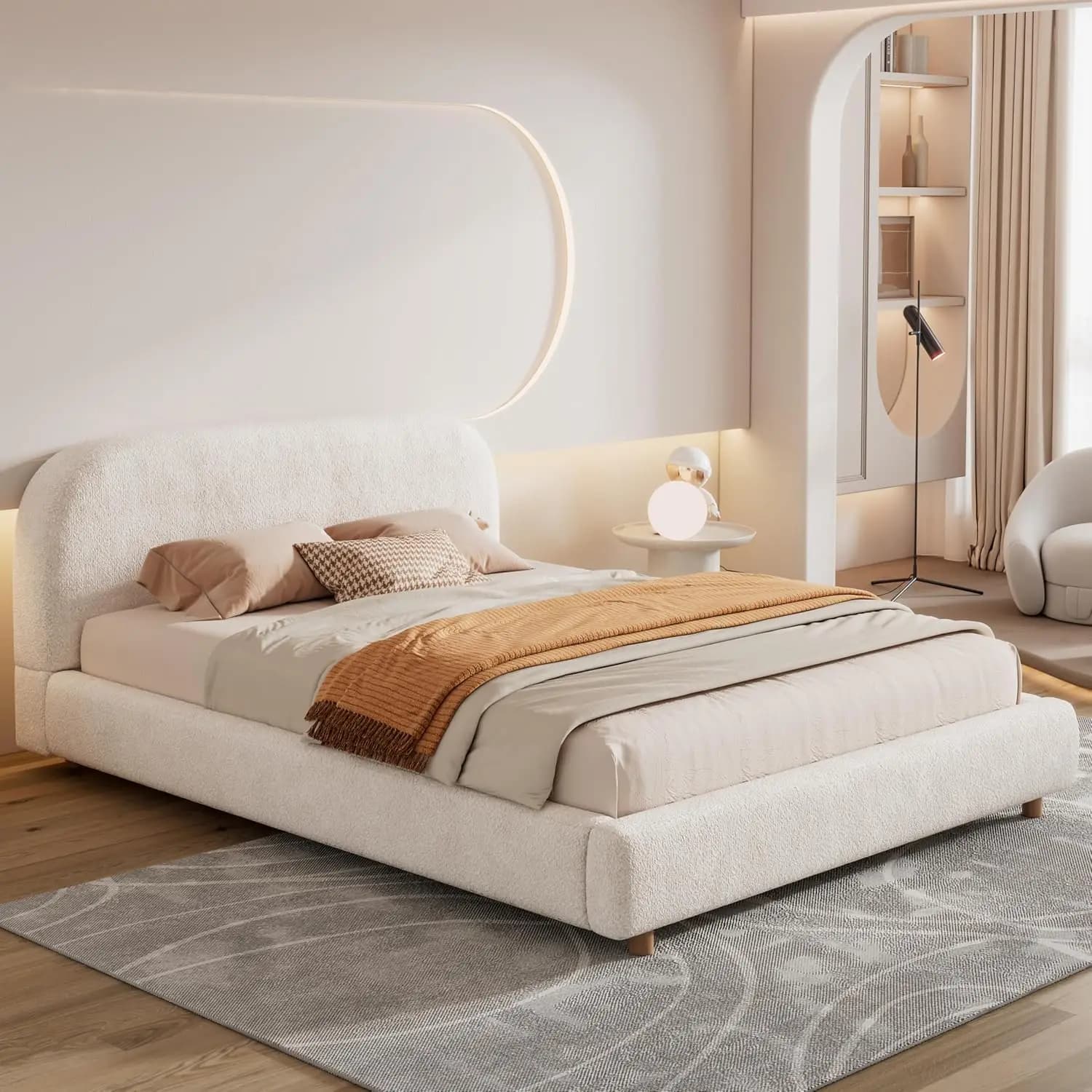 Letto matrimoniale con piattaforma imbottita in tessuto spesso effetto peluche, testiera curva, struttura in legno, personalizzabile