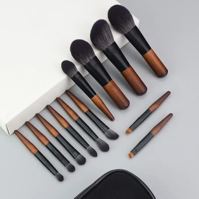 Mini pennello cosmetico portatile da 12 pezzi Pennello per cipria con manico corto Pennello per fard Pennelli per ombretto Set di strumenti per trucco viso