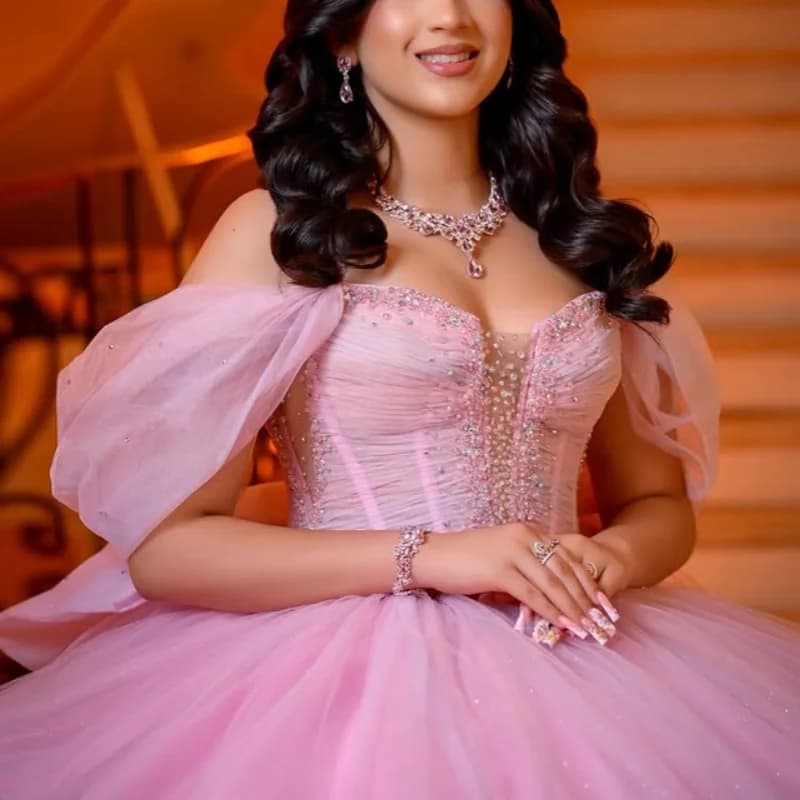 Abiti Quinceanera rosa chiaro Scollo a V al largo della spalla Glitter Decalcomania di cristallo Coda lunga Fiocco Vestido 15 Quinceanera Personalizzato